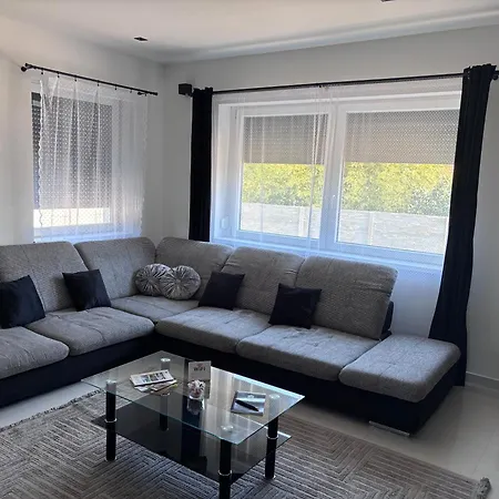 Nancy Gyor Mellett Apartment Borcs