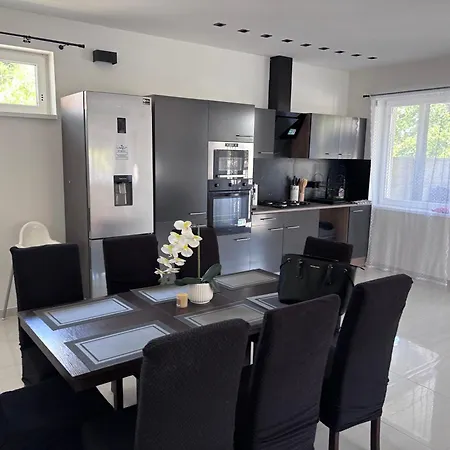 Apartment Nancy Gyor Mellett *